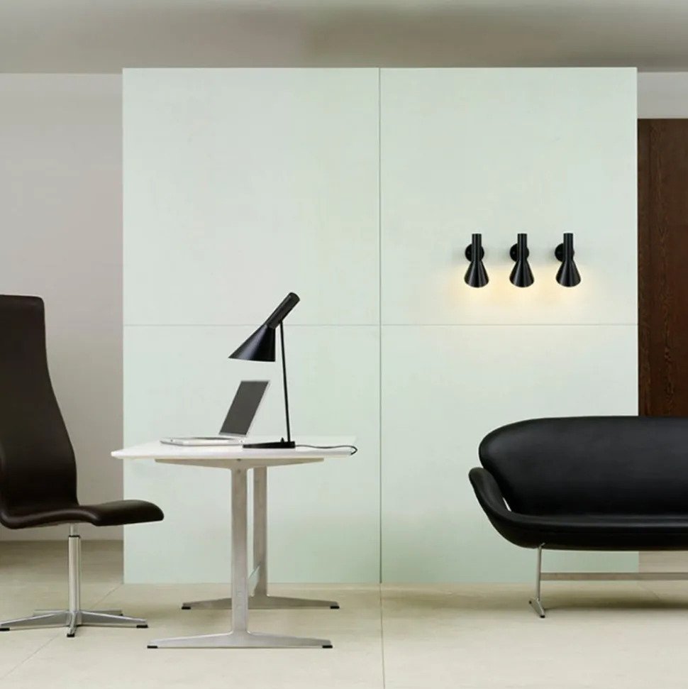 Louis Poulsen AJ - vegglampe, svart