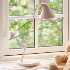Louis Poulsen NJP Mini LED-bordlampe sart rosa