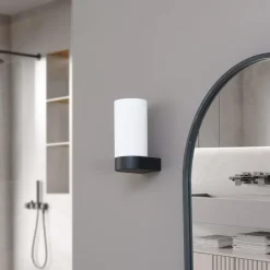 Lucande Basolo vegglampe til bad, svart, høyde 17,2 cm, glass