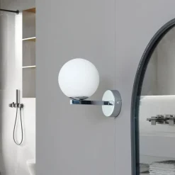 Lucande vegglampe Bidolo, kromfarget, glass, Ø 12 cm, IP44