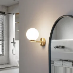 Lucande vegglampe Bidolo, messingfarget, glass, 12 cm, IP44