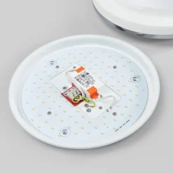 Lyss LED-taklampe for baderom med kromkant