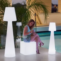 Newgarden Lola 200 LED-gulvlampe IP65, hvit