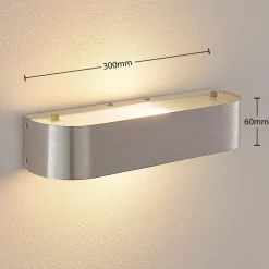 Nika vegglampe med fatning E14, aluminium