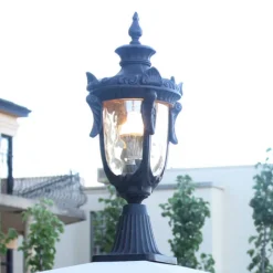 PHILADELPHIA sokkellampe i historisk design.