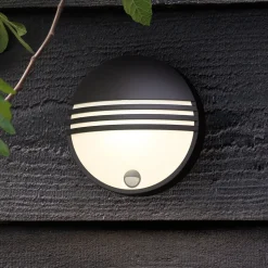 Philips Yarrow LED-utevegglys med sensor