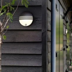 Philips Yarrow LED-utevegglys med sensor