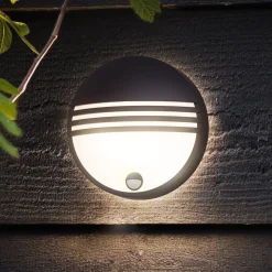 Philips Yarrow LED-utevegglys med sensor