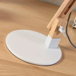 Skrivebordslampe Shivanja i tre med hvit skjerm