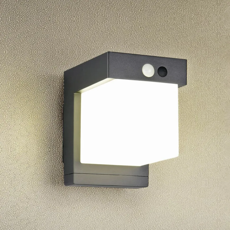 Solcelledrevet vegglampe Colombo, svart matt, høyde 14 cm, sensor