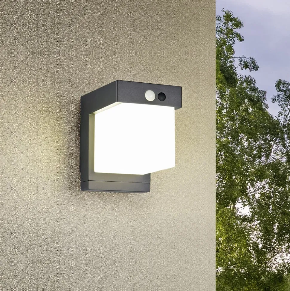 Solcelledrevet vegglampe Colombo, svart matt, høyde 14 cm, sensor