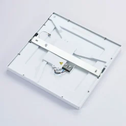 Solvie LED-taklampe, sølv, kantet, 30 x 30 cm