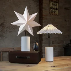 Stila bordlampe, hvit, papir/tre, stjerne og lampeskjerm