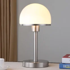 Stilig bordlampe Jolie med glasskjerm