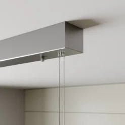 Svart LED-hengelampe Lio med gulldekor