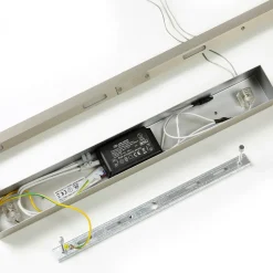 Svart LED-hengelampe Lio med gulldekor