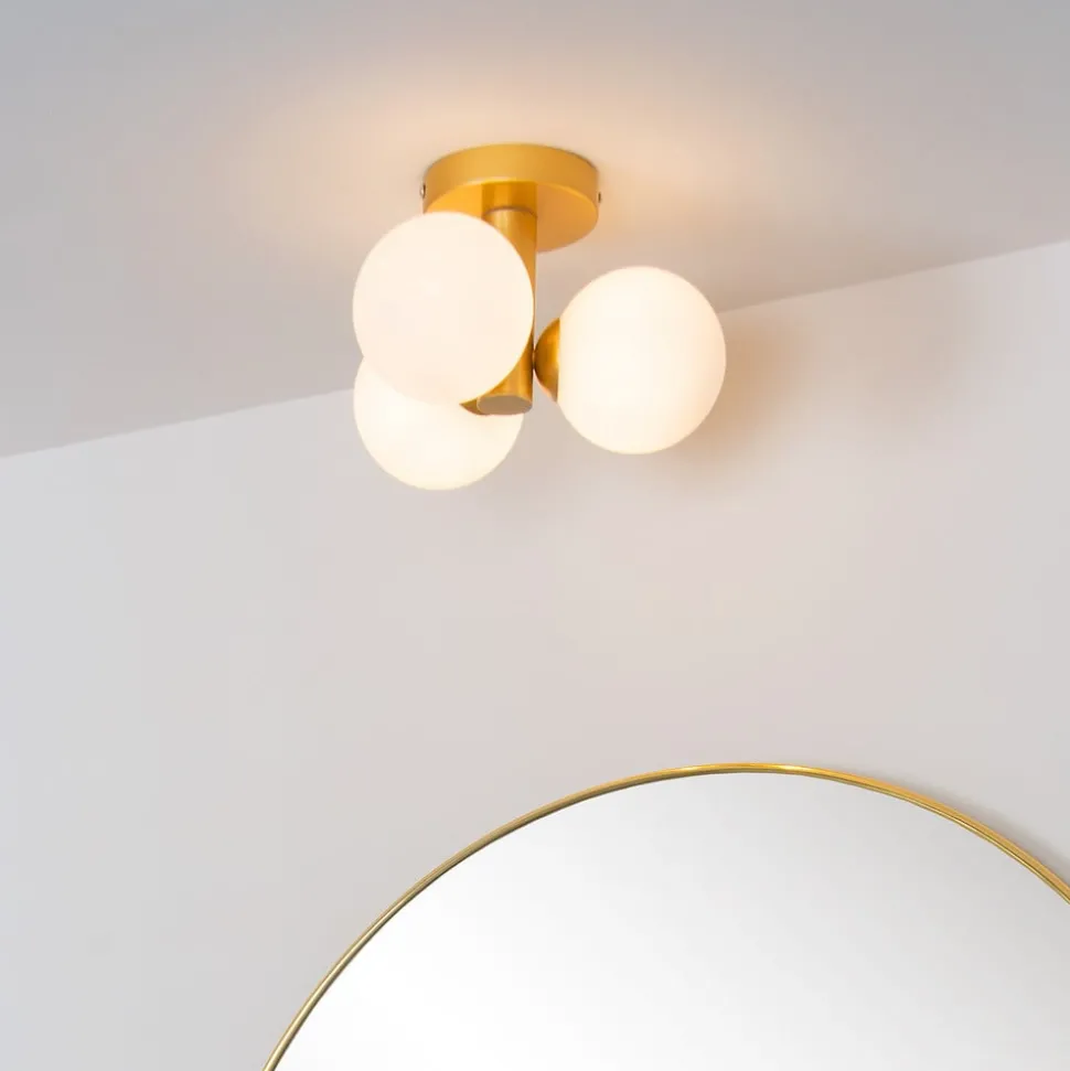 Taklampe til bad Trudy, 3 lysk. matt gull / opal