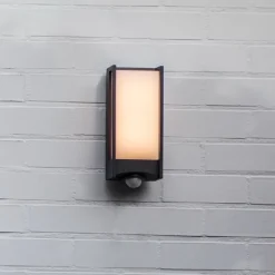 Utendørs LED-vegglampe Qubo bevegelsessensor