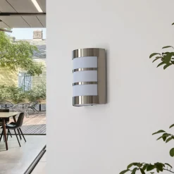 Utendørs vegglampe Kristian med striper, stål