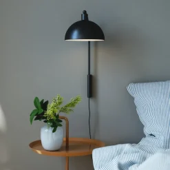 Vegglampe Ellen 20 med kabel + støpsel, svart