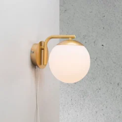 Vegglampe Grant med plugg, messing