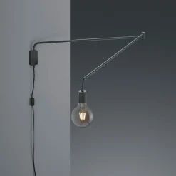 Vegglampe Line med kabel + plugg, svart