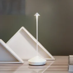 Zafferano Pina 3K bordlampe IP54 hvit