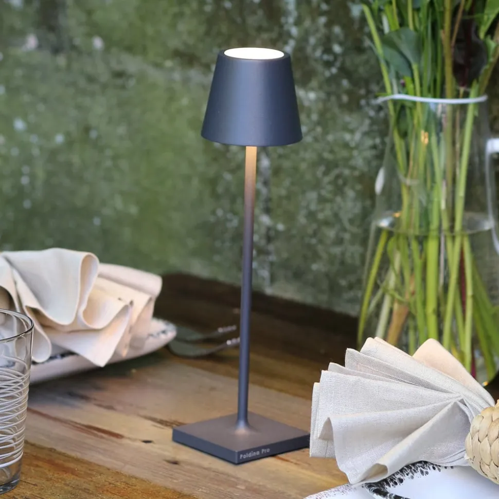 Zafferano Poldina mikro oppladbar lampe, IP65 mørkegrå